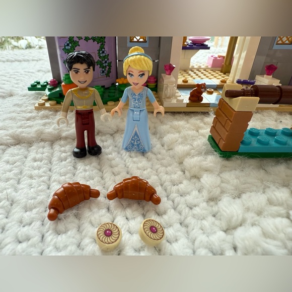 Lego Disney Cinderella’s Dream Castle #41154 - Picture 4 of 15